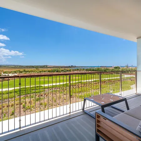 Cond Bayline Cavala - - Pool - Gym - - By Bedzy