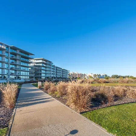 Apartment Cond Bayline Cavala - - Pool - Gym - - By Bedzy