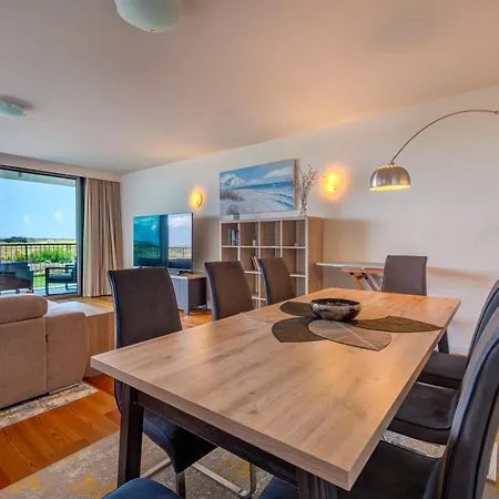 Apartment Cond Bayline Cavala - - Pool - Gym - - By Bedzy *