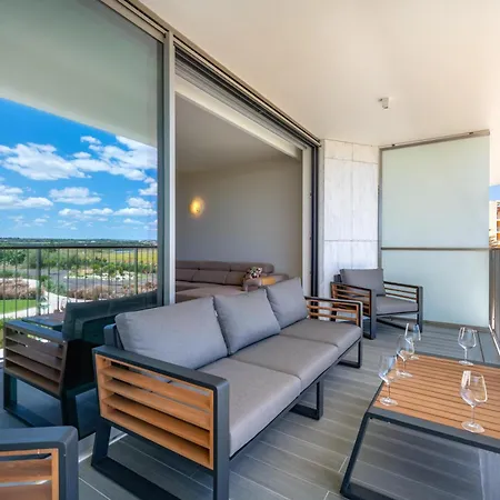 Cond Bayline Cavala - - Pool - Gym - - By Bedzy *