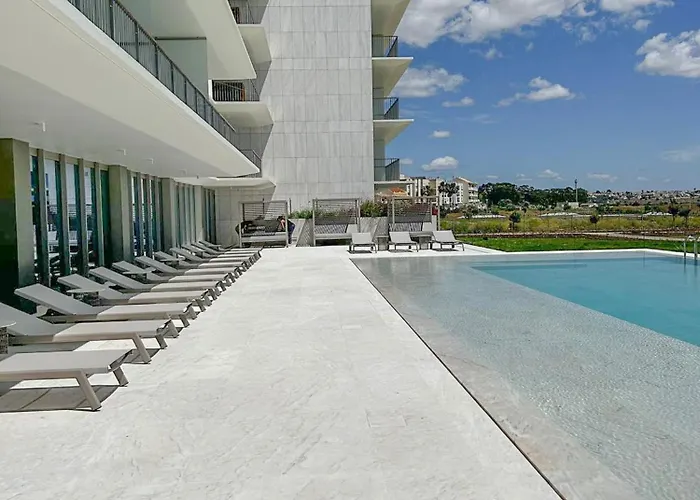 Cond Bayline Cavala - - Pool - Gym - - By Bedzy *