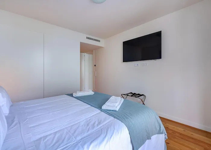 Cond Bayline Cavala - - Pool - Gym - - By Bedzy *