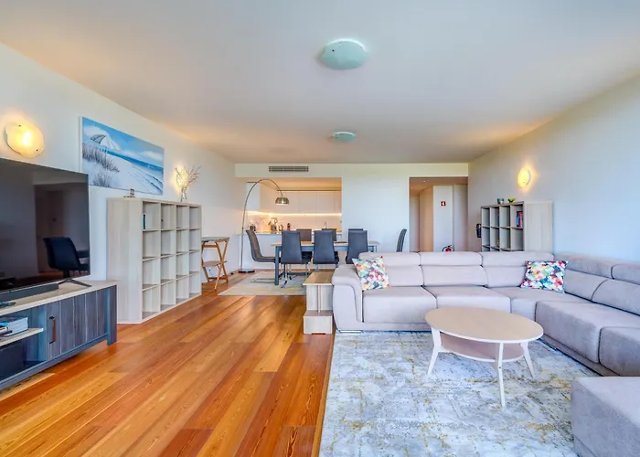 Cond Bayline Cavala - - Pool - Gym - - By Bedzy *